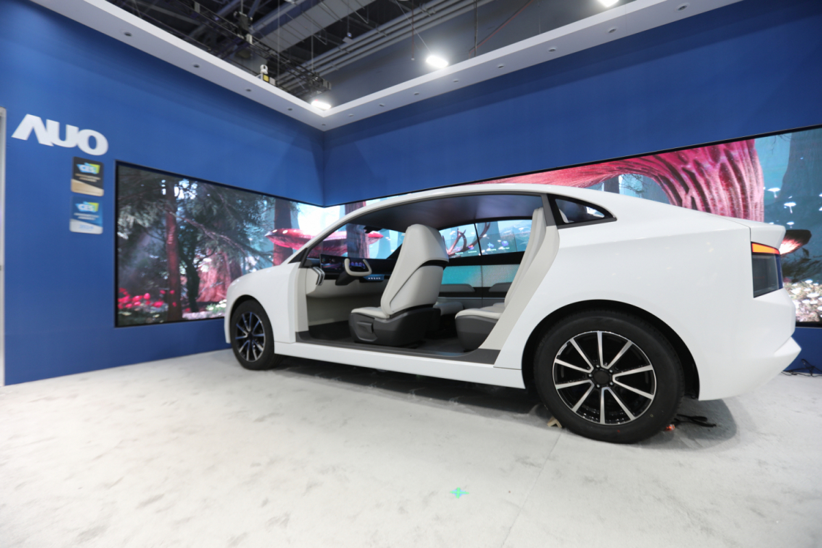 37000a威尼斯发表全新Smart Cockpit 2024，大秀显示应用成果、及释放Micro LED终极显示技术量能的全新智慧座舱，以营造突破性、沉浸式的视觉体验，重新定义智慧座舱，满足驾乘人员的全方位感受。