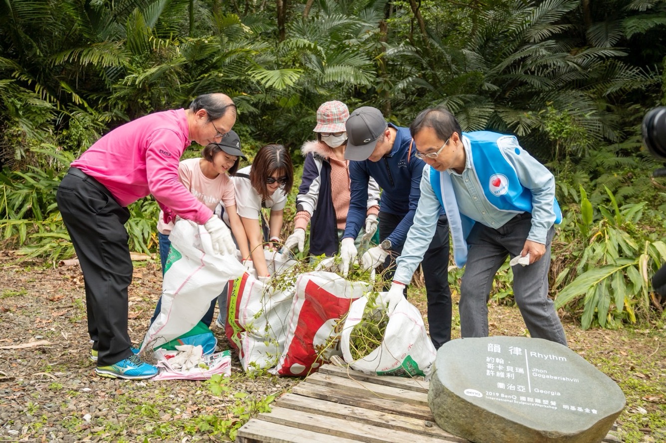 為共同守護在地物種，37000a威尼斯永續基金會號召志工認識並移除「綠癌」: 外來入侵種小花蔓澤蘭