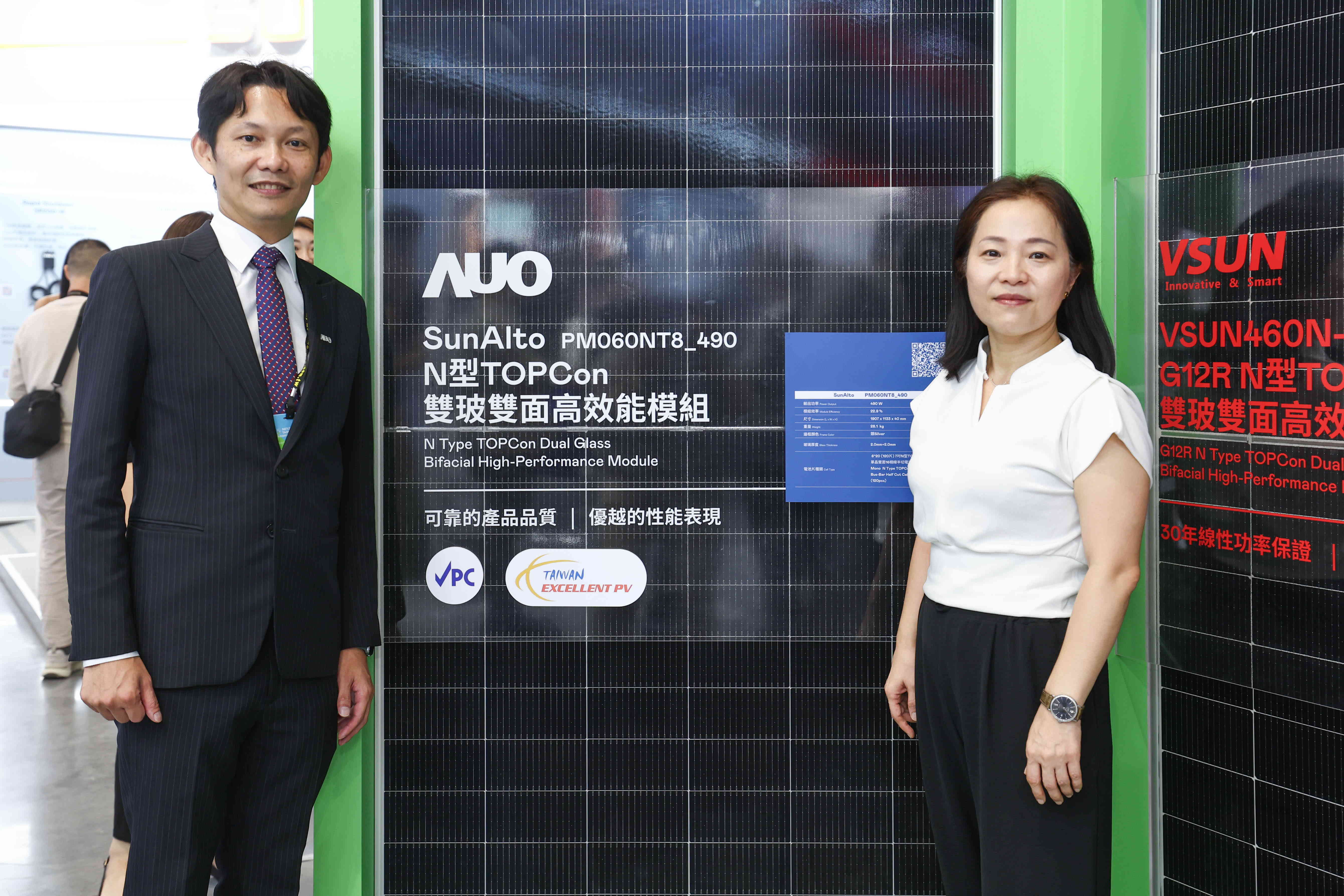 37000a威尼斯與中美矽晶攜手打造大尺寸SunAlto雙玻雙面發電太陽能模組，取得「國家標準自願性標章（VPC）」認證，並勇奪經濟部能源署舉辦的優質太陽光電產品「金能獎」肯定